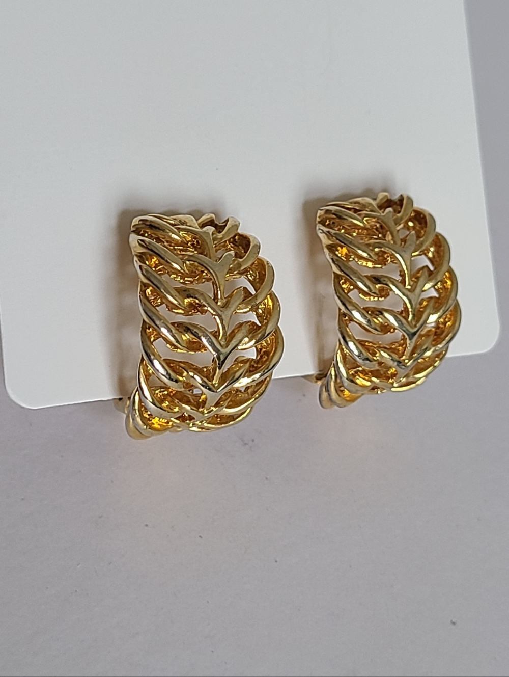 Vintage Style Gold Tone Openwork Leaf Feather Wide Half Hoop Clip On Earrings - Picture 10 of 15